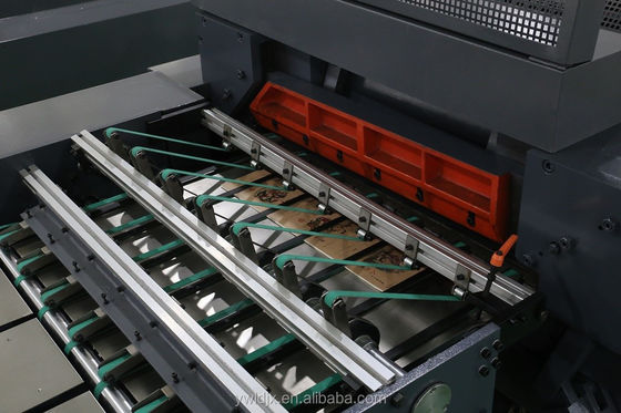 Efficiënt produceren van oefenboek en notitieboek met plastic boekenbekleding maken machine
