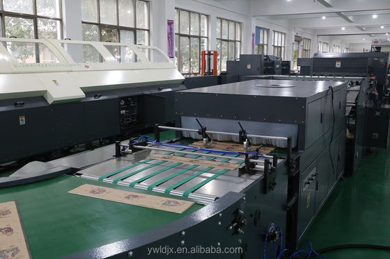 Efficiënt produceren van oefenboek en notitieboek met plastic boekenbekleding maken machine